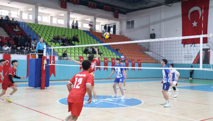 Elazığ’da genç erkekler voleybol grup birinciliği heyecanı başladı