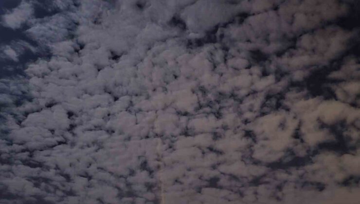 Geceyi aydınlatan doğa şöleni: Elazığ’da eşsiz bulut manzarası