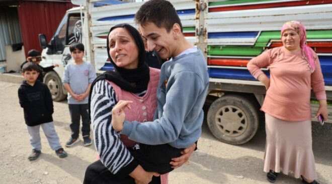 Belediye yolu yapmadı, engelli evladıyla perişan oldu