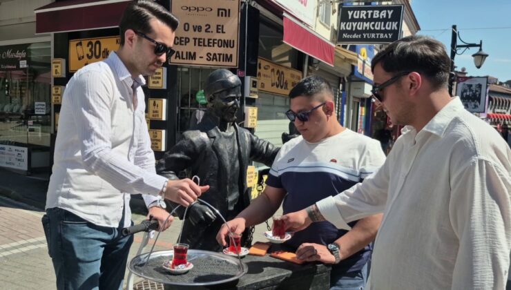 Çay dağıtımına yetişemeyince ’cincır’ ile servise başladı