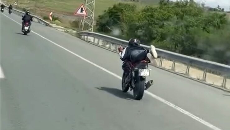 Motosikleti uzanarak süren şahıs, canını hiçe saydı
