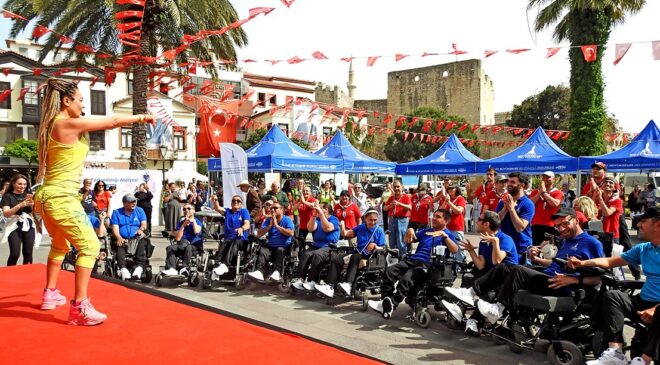 Çeşme’de engelleri aşan renkli buluşma
