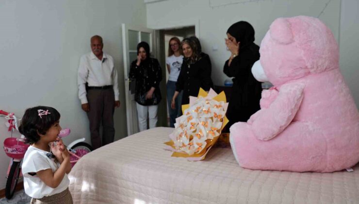 Elazığ seferber oldu: Minik Zeynep ve dedesi yeni evlerine kavuştu