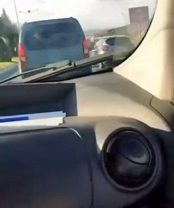 Elazığ’da makas atan araç kameraya yansıdı