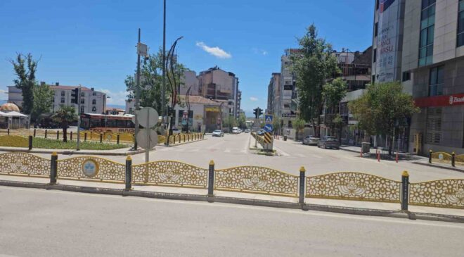Elazığ’da cadde ve sokaklar boş kaldı