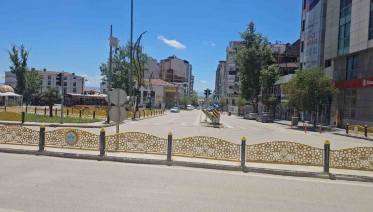 Elazığ’da cadde ve sokaklar boş kaldı