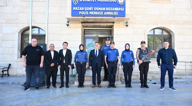 Elazığ’da Emniyet Müdürü Karan, polis memurlarıyla bir araya gelerek bayramlaştı