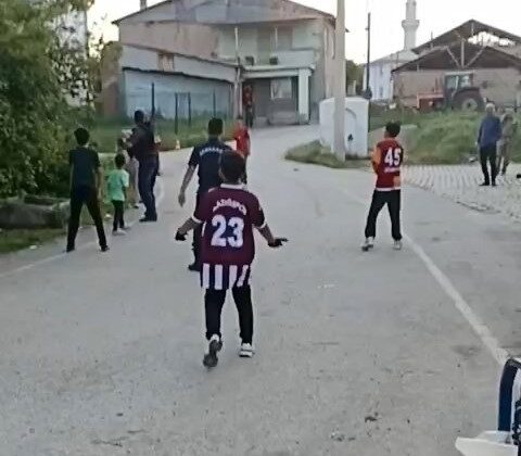 Elazığ’da gönülleri ısıtan maç: Jandarma ve çocuklar aynı sahada buluştu