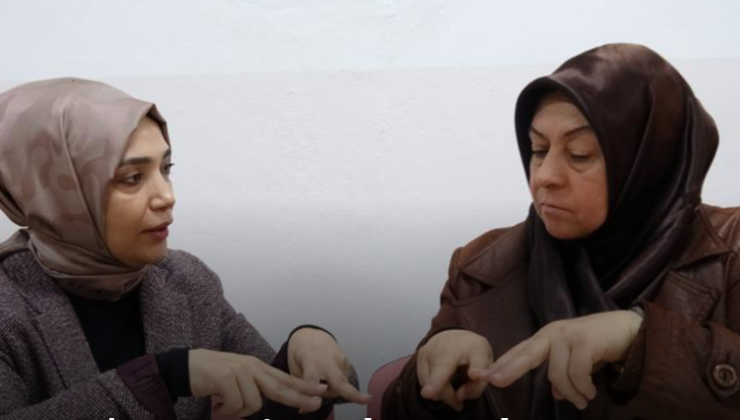 İşitme engelli kadın Kur’an-ı Kerim’i işaret diliyle öğrendi