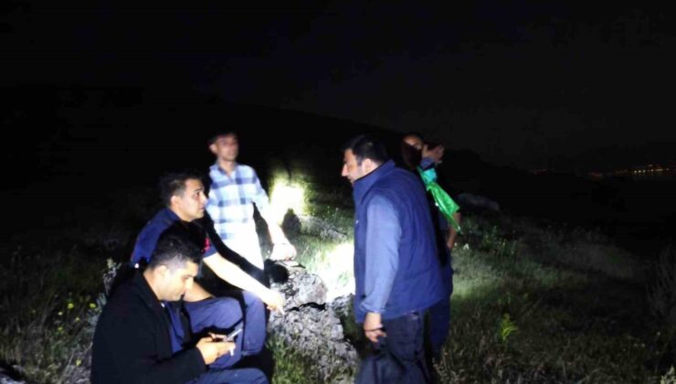 Dağlık alanda mahsur kalan baba ve oğlu kurtarıldı