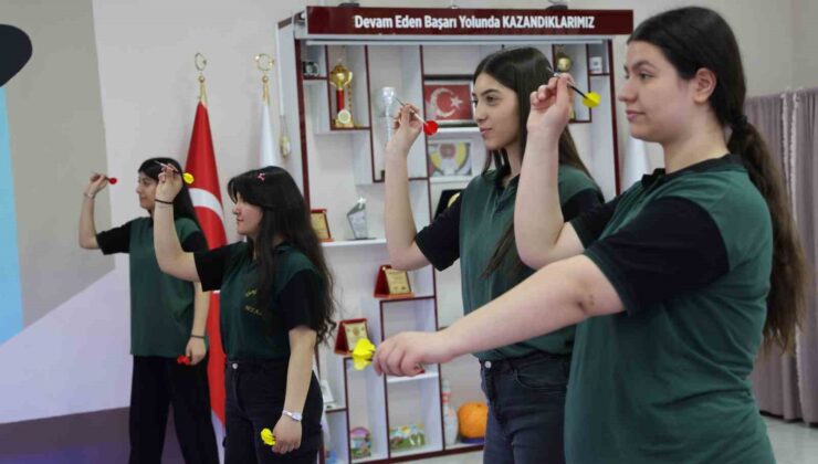 Elazığ’da genç kızların dart sporuna ilgisi artıyor