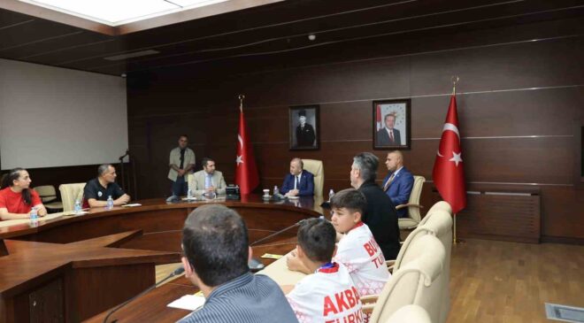 Türkiye şampiyonlarına Vali Hatipoğlu’ndan tebrik