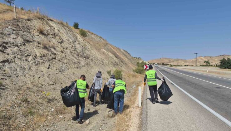 Elazığ’da 4 ton çöp toplandı