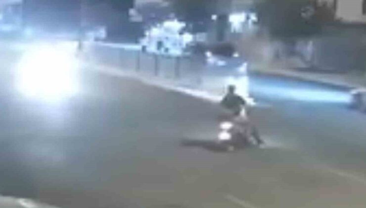 Motosikletteki 2 kişinin ölümden döndüğü kaza kamerada