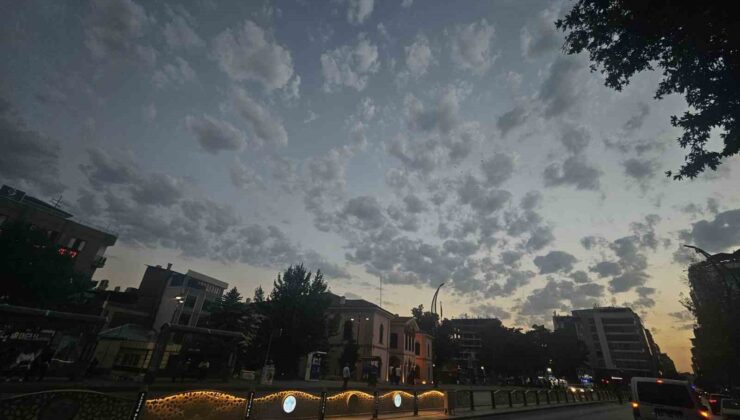 Elazığ’da bulutların görsel şöleni