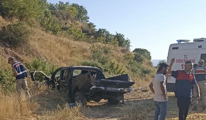 Palu’da kamyonet şarampole yuvarlandı: 2 yaralı