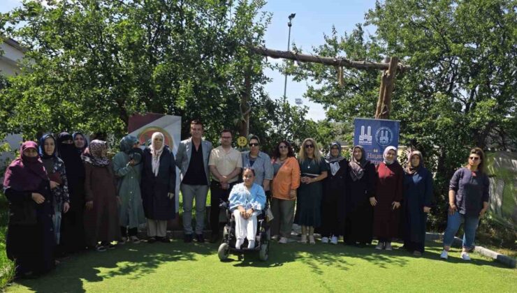 Sen yeter ki gülümse” atölyesi, engelli annelerini bir araya getirdi