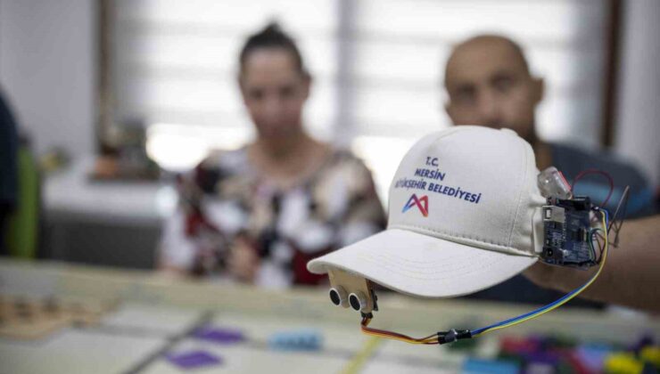 Mersin’de liseli gençlerden görme engelliler için yapay zeka destekli asistan