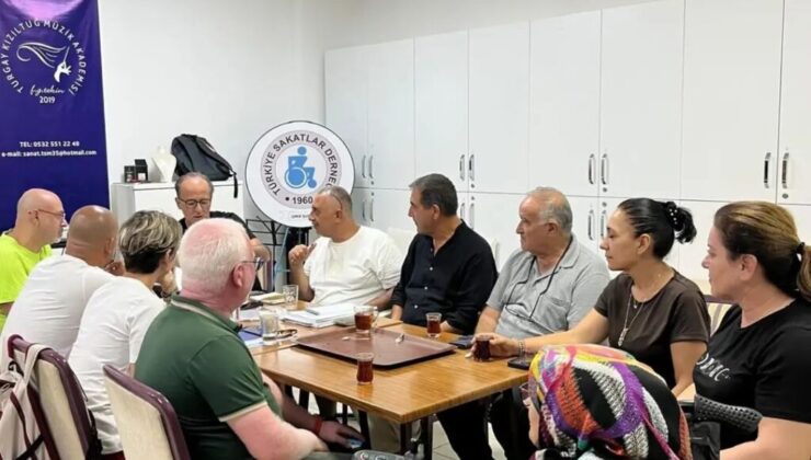 İzmir Sokaklarında Erişilebilirlik ve Güvenli Ulaşım İçin Farkındalık Yürüyüşü